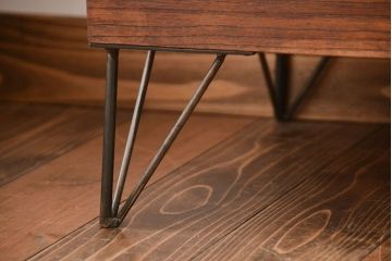 レトロ家具　昭和レトロ　鉄脚付き!結霜ガラス引き戸のアンティークローボード