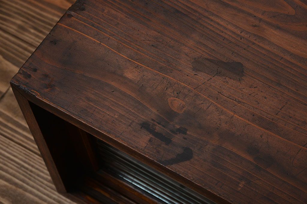 アンティーク家具　和製アンティーク　前面欅材!モールガラス引き戸の小さなローボード