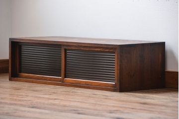 アンティーク家具　和製アンティーク　前面欅材!モールガラス引き戸の小さなローボード