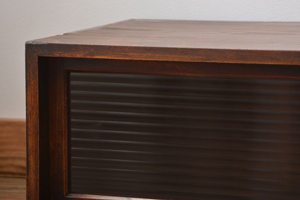 アンティーク家具　和製アンティーク　前面欅材!モールガラス引き戸の小さなローボード