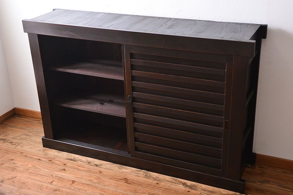 アンティーク家具　六尺　古民具・骨董　横桟引き戸の大きな木製アンティーク収納棚(水屋箪笥)
