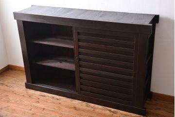 アンティーク家具　六尺　古民具・骨董　横桟引き戸の大きな木製アンティーク収納棚(水屋箪笥)