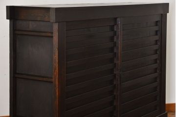 アンティーク家具　六尺　古民具・骨董　横桟引き戸の大きな木製アンティーク収納棚(水屋箪笥)