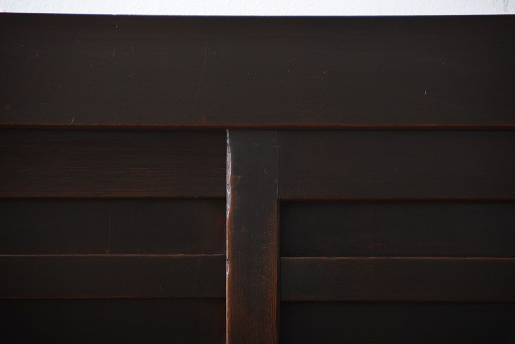 アンティーク家具　六尺　古民具・骨董　横桟引き戸の大きな木製アンティーク収納棚(水屋箪笥)