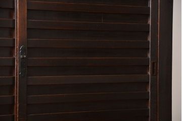 アンティーク家具　六尺　古民具・骨董　横桟引き戸の大きな木製アンティーク収納棚(水屋箪笥)