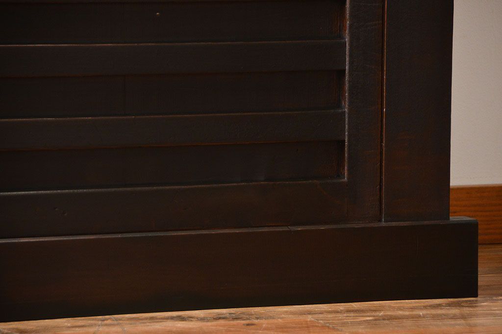 アンティーク家具　六尺　古民具・骨董　横桟引き戸の大きな木製アンティーク収納棚(水屋箪笥)