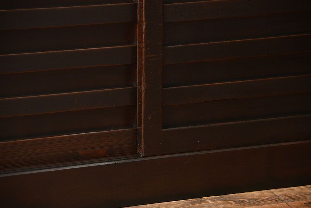 アンティーク家具　六尺　古民具・骨董　横桟引き戸の大きな木製アンティーク収納棚(水屋箪笥)