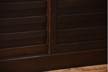 アンティーク家具　六尺　古民具・骨董　横桟引き戸の大きな木製アンティーク収納棚(水屋箪笥)