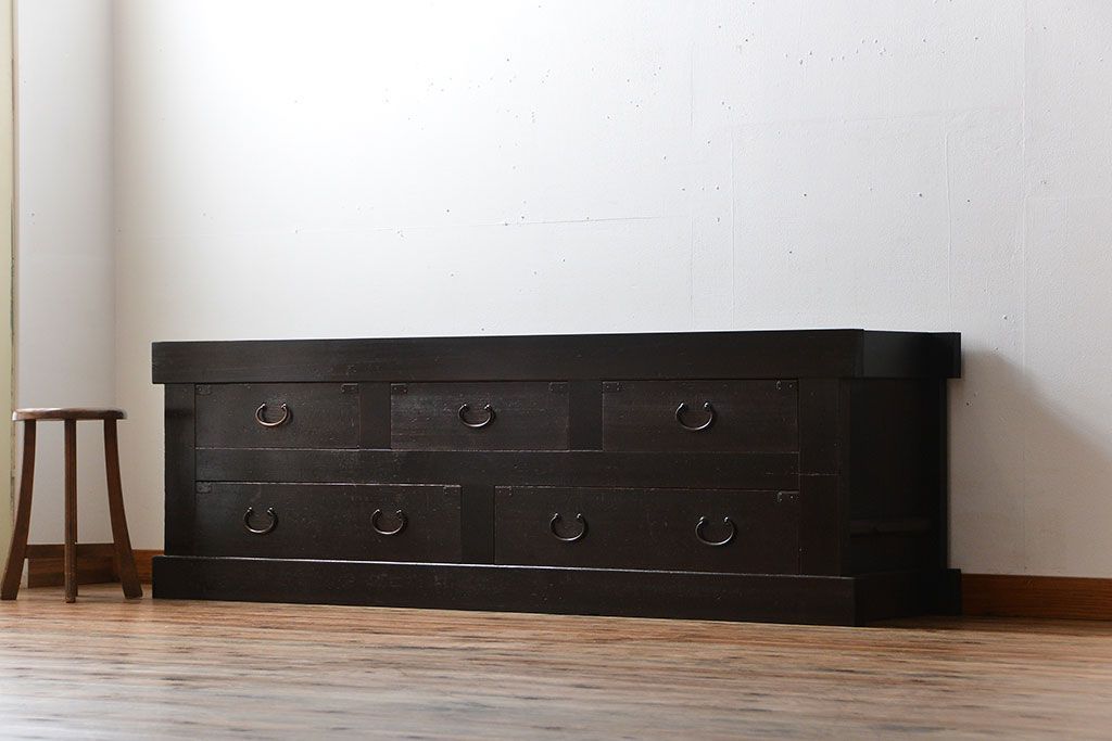 アンティーク家具　古民具・骨董　古い木製の重厚なアンティークローチェスト(水屋箪笥)