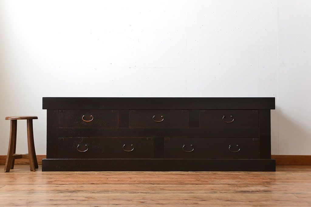 アンティーク家具　古民具・骨董　古い木製の重厚なアンティークローチェスト(水屋箪笥)