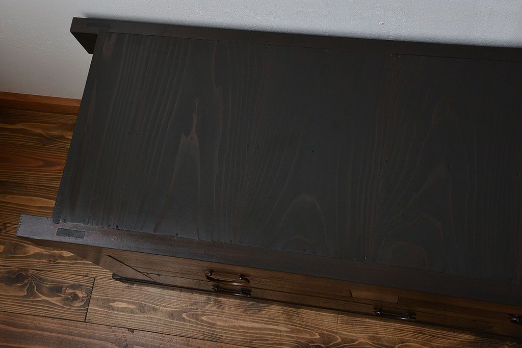 アンティーク家具　古民具・骨董　古い木製の重厚なアンティークローチェスト(水屋箪笥)