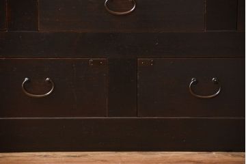 アンティーク家具　古民具・骨董　古い木製の重厚なアンティークローチェスト(水屋箪笥)