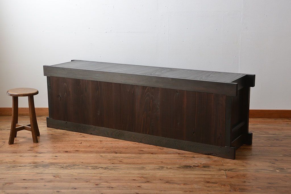 アンティーク家具　古民具・骨董　古い木製の重厚なアンティークローチェスト(水屋箪笥)