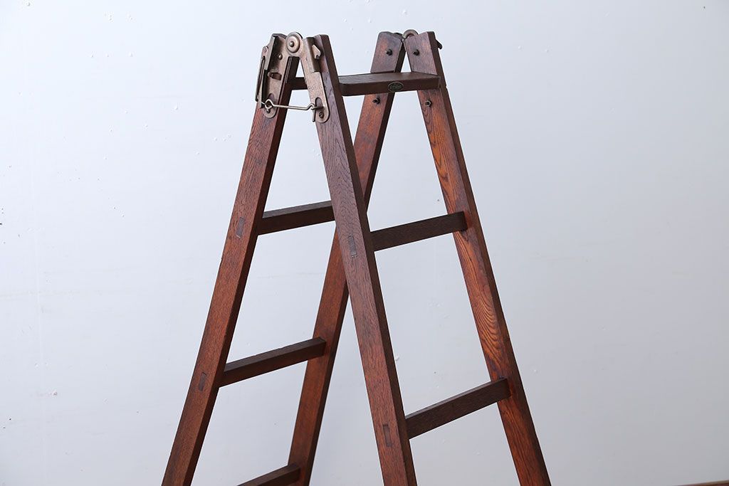 アンティーク雑貨　和製アンティーク　古いナラ材のステップラダー(梯子・脚立)