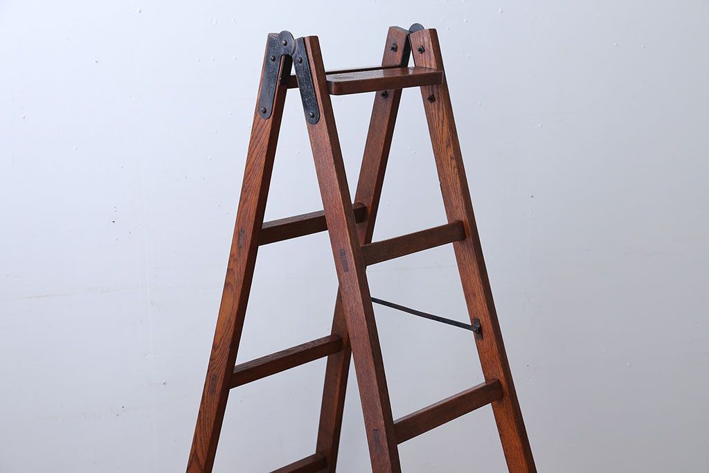 アンティーク雑貨　和製アンティーク　古い木製のステップラダー(梯子・脚立)