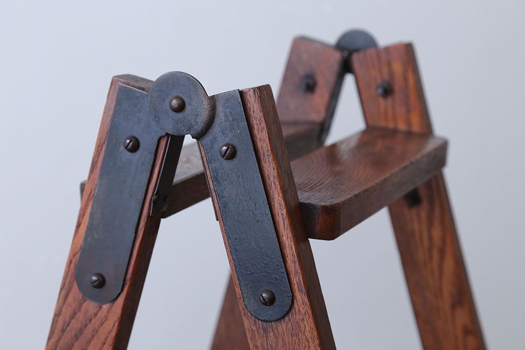 アンティーク雑貨　和製アンティーク　古い木製のステップラダー(梯子・脚立)