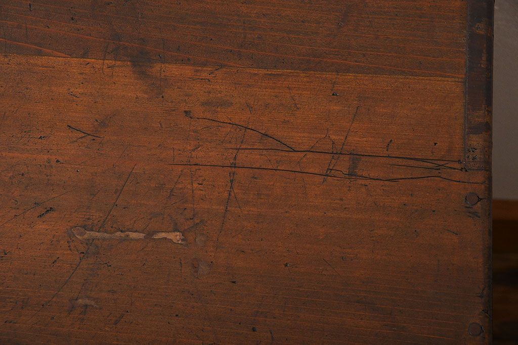 レトロ家具　和製アンティーク　レトロな古い木製の4杯引き出し