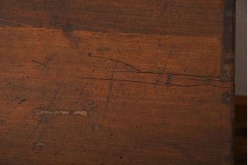 レトロ家具　和製アンティーク　レトロな古い木製の4杯引き出し