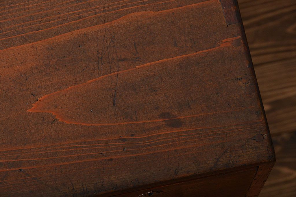 レトロ家具　和製アンティーク　レトロな古い木製の4杯引き出し