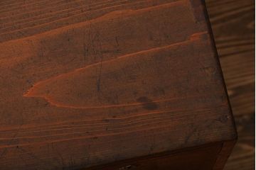 レトロ家具　和製アンティーク　レトロな古い木製の4杯引き出し