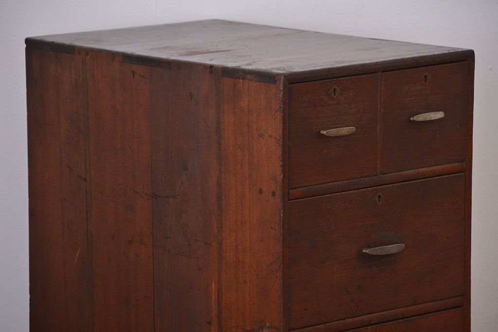 レトロ家具　和製アンティーク　レトロな古い木製の4杯引き出し