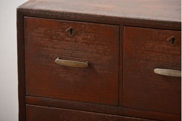 レトロ家具　和製アンティーク　レトロな古い木製の4杯引き出し