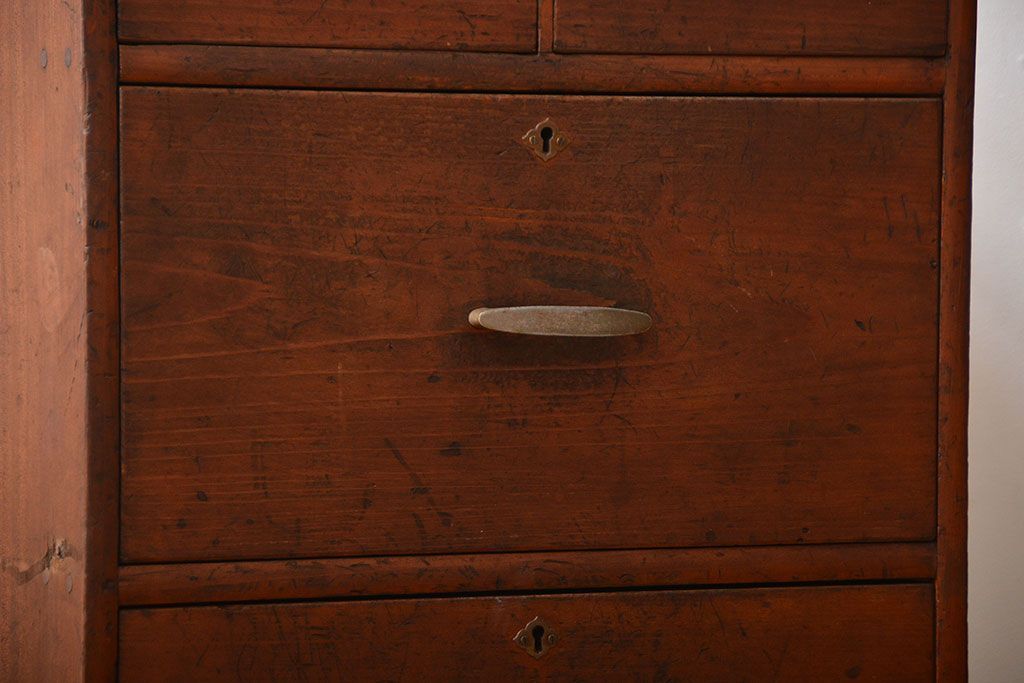 レトロ家具　和製アンティーク　レトロな古い木製の4杯引き出し