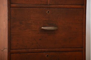 レトロ家具　和製アンティーク　レトロな古い木製の4杯引き出し