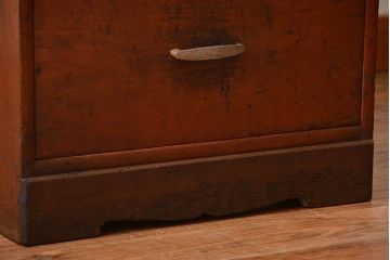 レトロ家具　和製アンティーク　レトロな古い木製の4杯引き出し