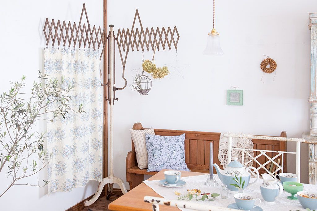 アンティーク雑貨　昭和レトロ　キャスター付き!アンティークアイアンパーテーション