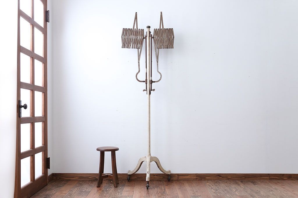 アンティーク雑貨　昭和レトロ　キャスター付き!アンティークアイアンパーテーション