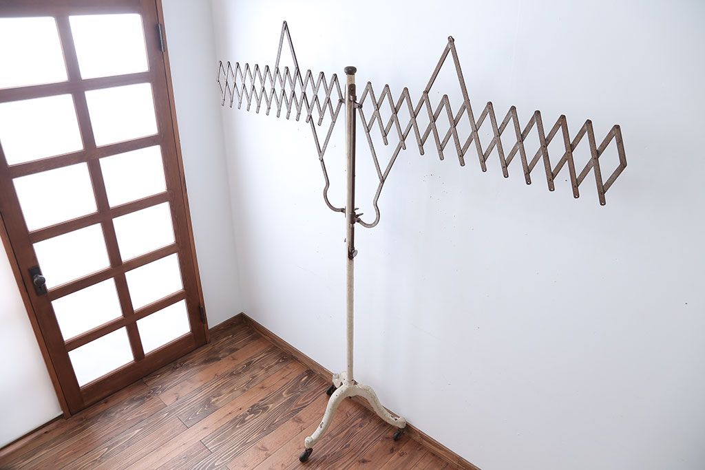 アンティーク雑貨　昭和レトロ　キャスター付き!アンティークアイアンパーテーション