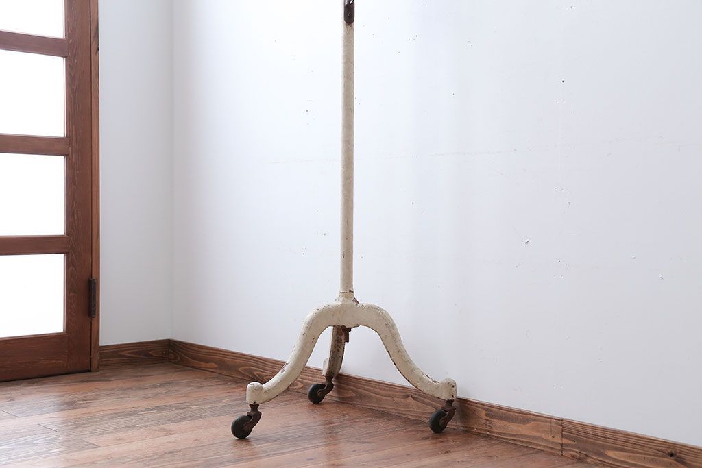 アンティーク雑貨　昭和レトロ　キャスター付き!アンティークアイアンパーテーション