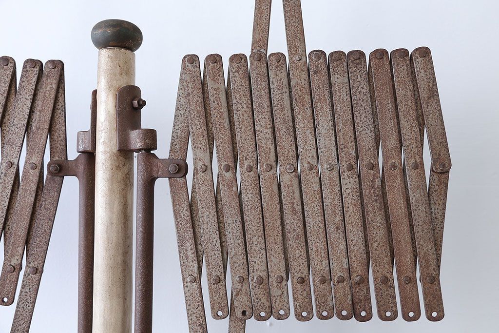 アンティーク雑貨　昭和レトロ　キャスター付き!アンティークアイアンパーテーション