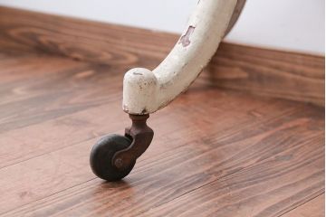 アンティーク雑貨　昭和レトロ　キャスター付き!アンティークアイアンパーテーション