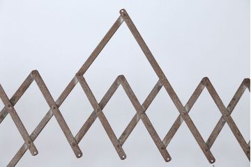 アンティーク雑貨　昭和レトロ　キャスター付き!アンティークアイアンパーテーション