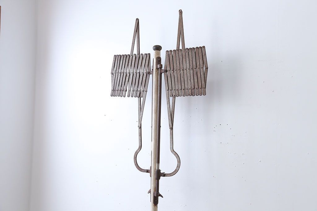 アンティーク雑貨　昭和レトロ　キャスター付き!アンティークアイアンパーテーション