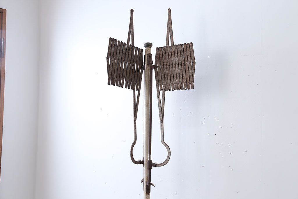 アンティーク雑貨　昭和レトロ　キャスター付き!アンティークアイアンパーテーション