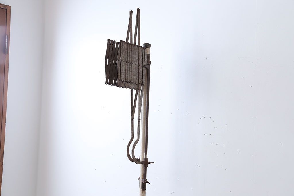 アンティーク雑貨　昭和レトロ　キャスター付き!アンティークアイアンパーテーション