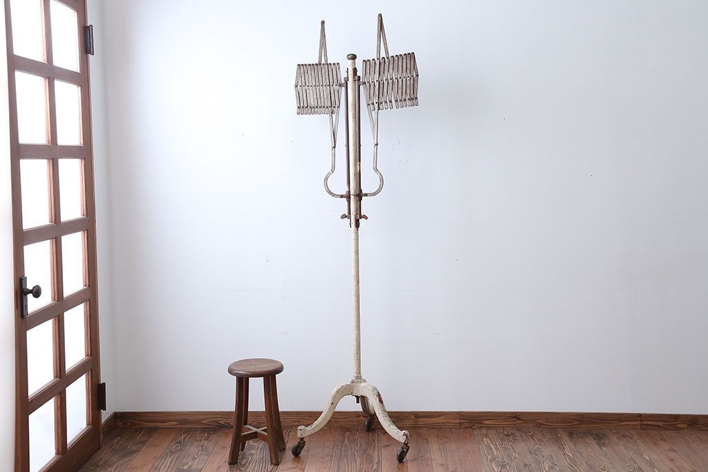 アンティーク雑貨　昭和レトロ　キャスター付き!アンティークアイアンパーテーション