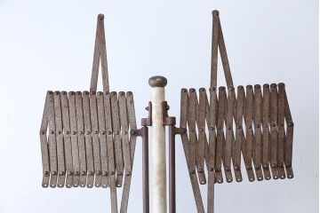 アンティーク雑貨　昭和レトロ　キャスター付き!アンティークアイアンパーテーション