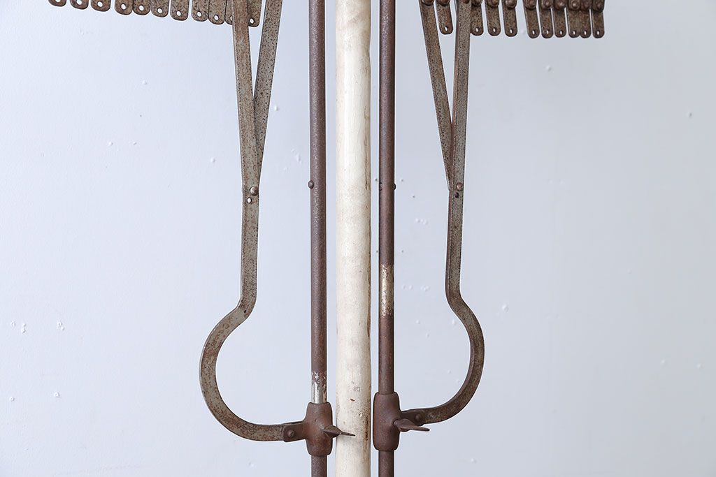 アンティーク雑貨　昭和レトロ　キャスター付き!アンティークアイアンパーテーション