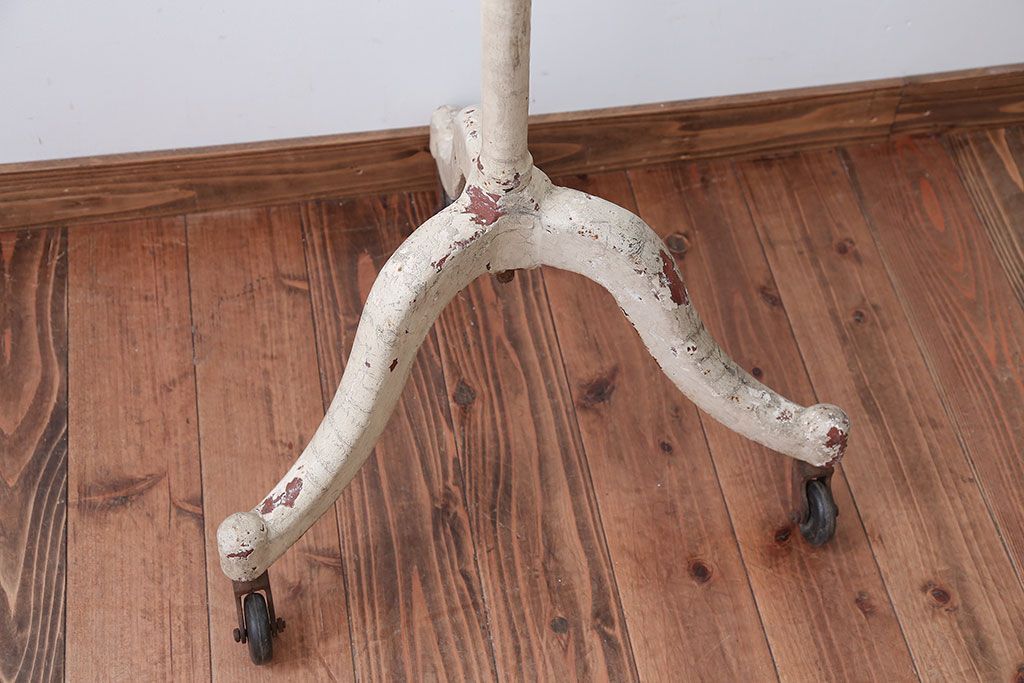 アンティーク雑貨　昭和レトロ　キャスター付き!アンティークアイアンパーテーション