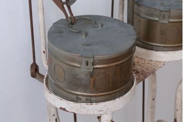 アンティーク雑貨　昭和レトロ　古いアイアン製アンティーク消毒ケース