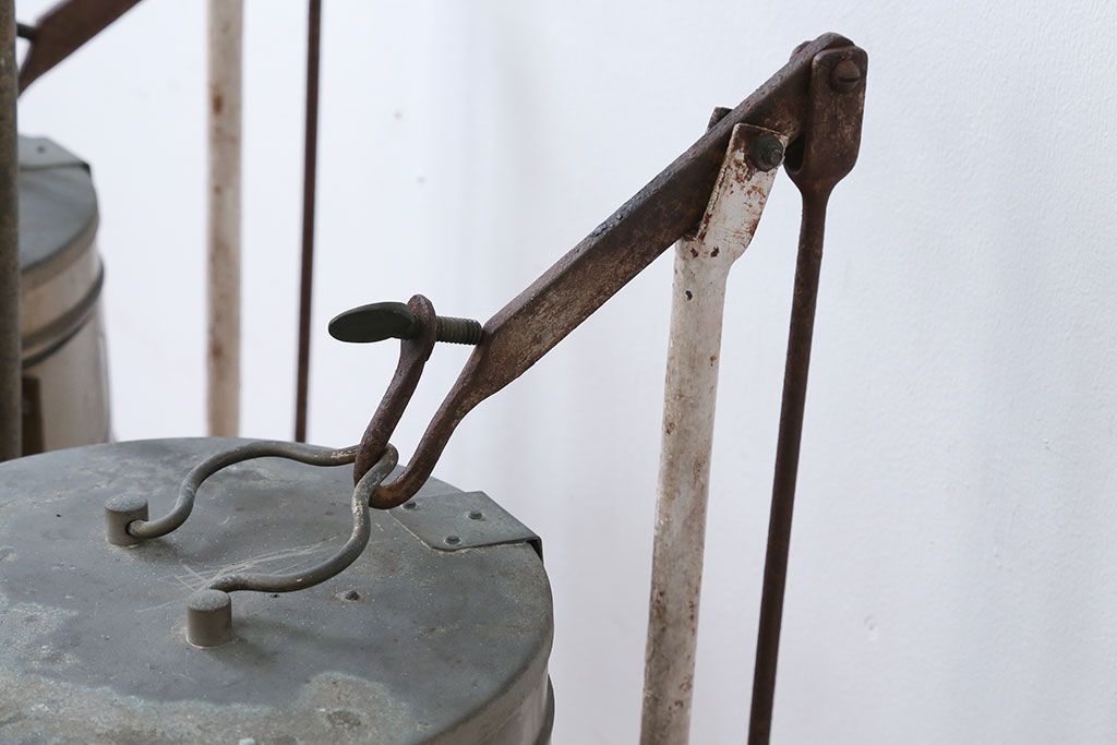 アンティーク雑貨　昭和レトロ　古いアイアン製アンティーク消毒ケース