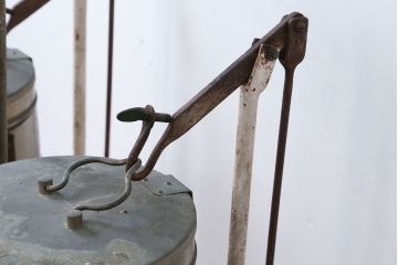 アンティーク雑貨　昭和レトロ　古いアイアン製アンティーク消毒ケース