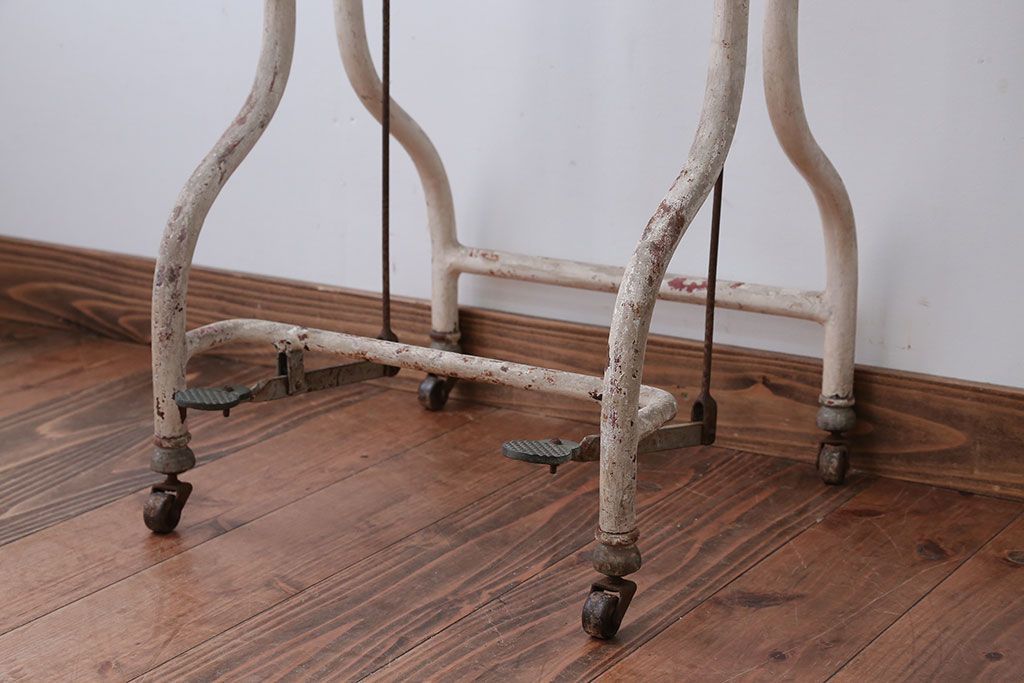 アンティーク雑貨　昭和レトロ　古いアイアン製アンティーク消毒ケース