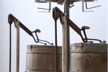 アンティーク雑貨　昭和レトロ　古いアイアン製アンティーク消毒ケース