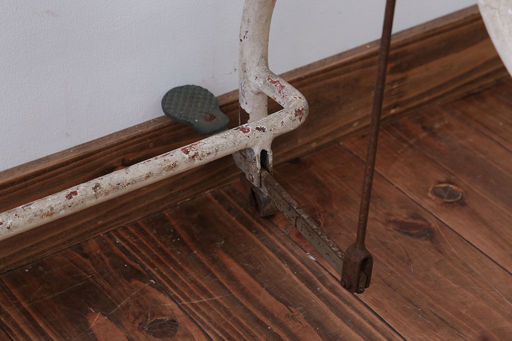 アンティーク雑貨　昭和レトロ　古いアイアン製アンティーク消毒ケース