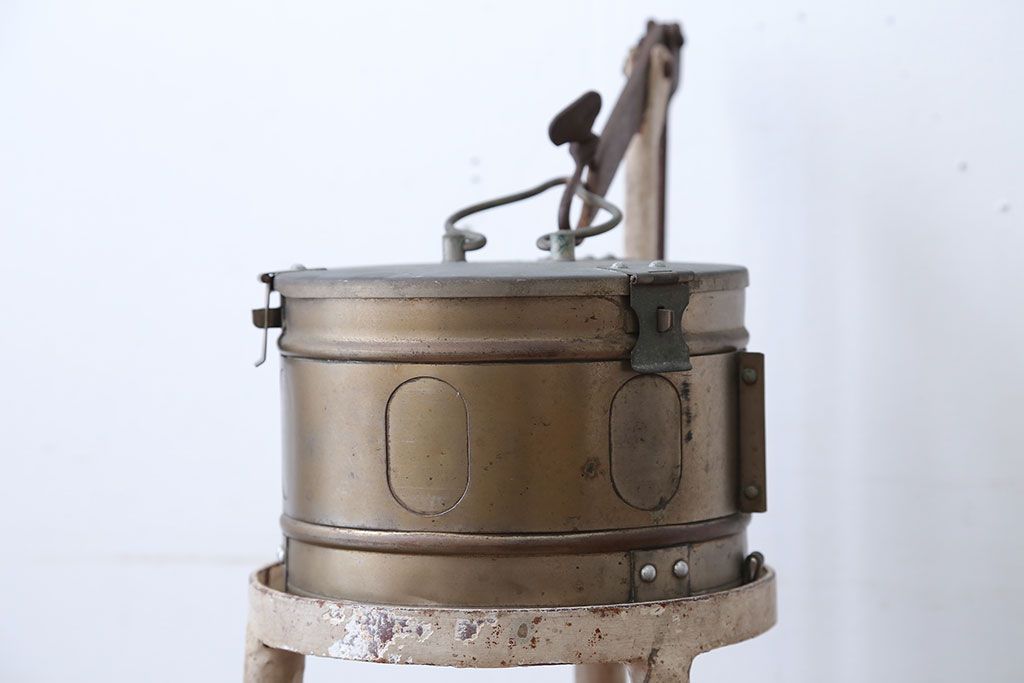 アンティーク雑貨　昭和レトロ　古いアイアン製アンティーク消毒ケース(2)